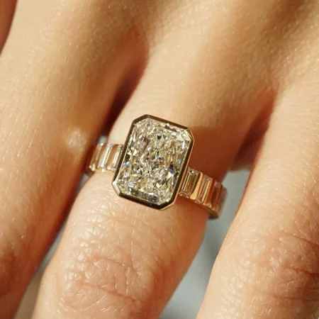Radiant Cut Diamond White...